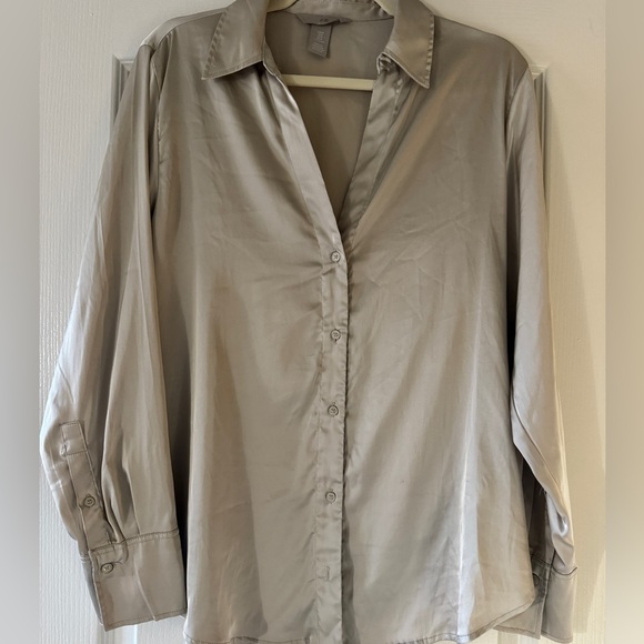 H&M Tops - SATIN BLOUSE